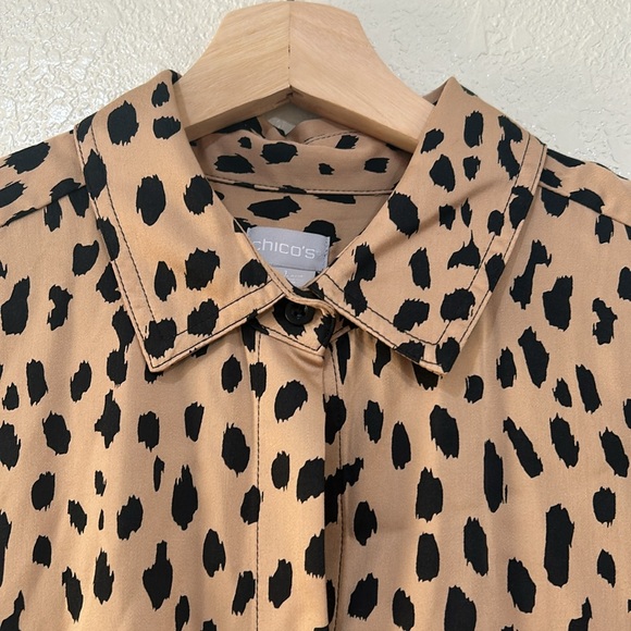 CHICOS WOMENS BUTTON DOWN BLOUSE LEOPARD PRINT LIGHTWEIGHT SZ 1(8/10) - Picture 4 of 14